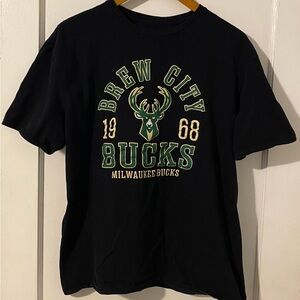 Milwaukee Bucks Men’s XL T-shirt